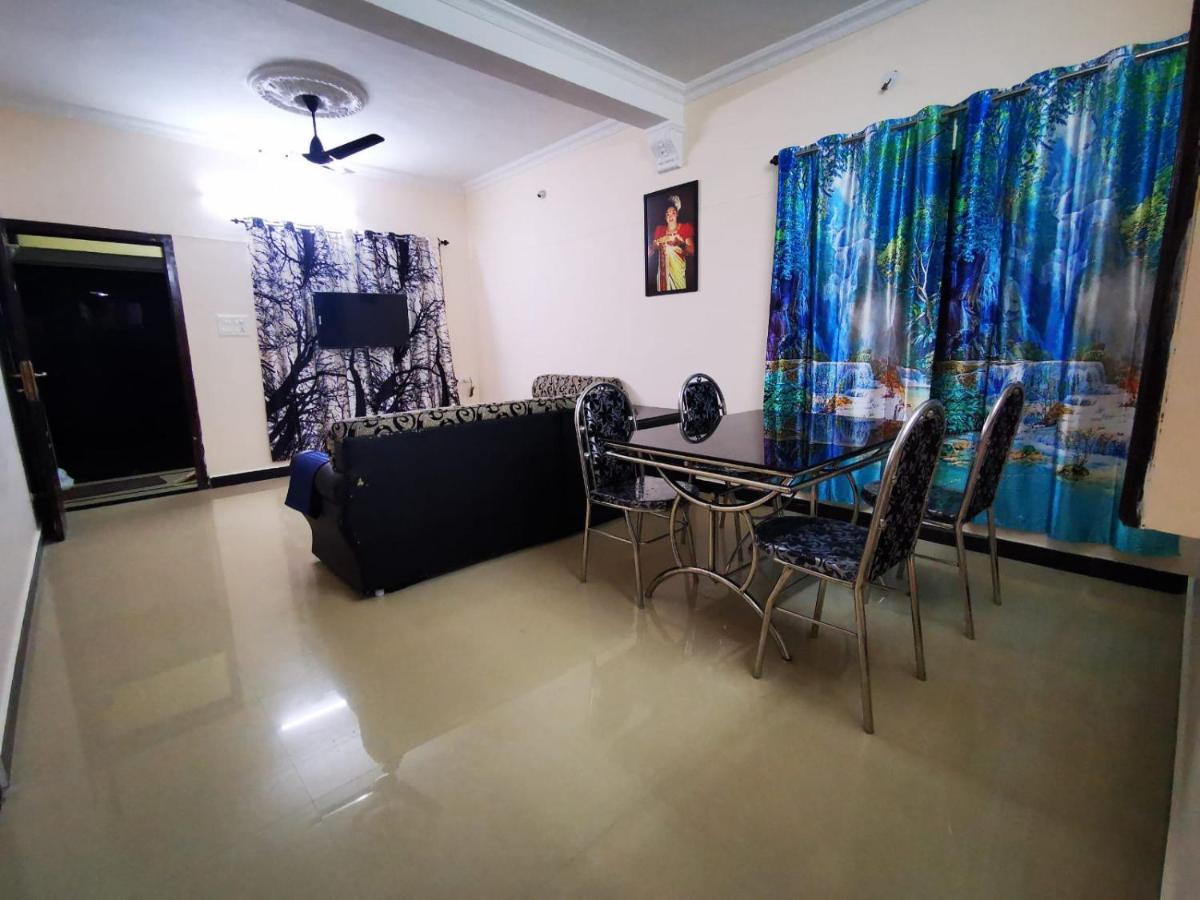 J2 Home Stay - Luxury Homes With Caravan Services Тривандрум Экстерьер фото