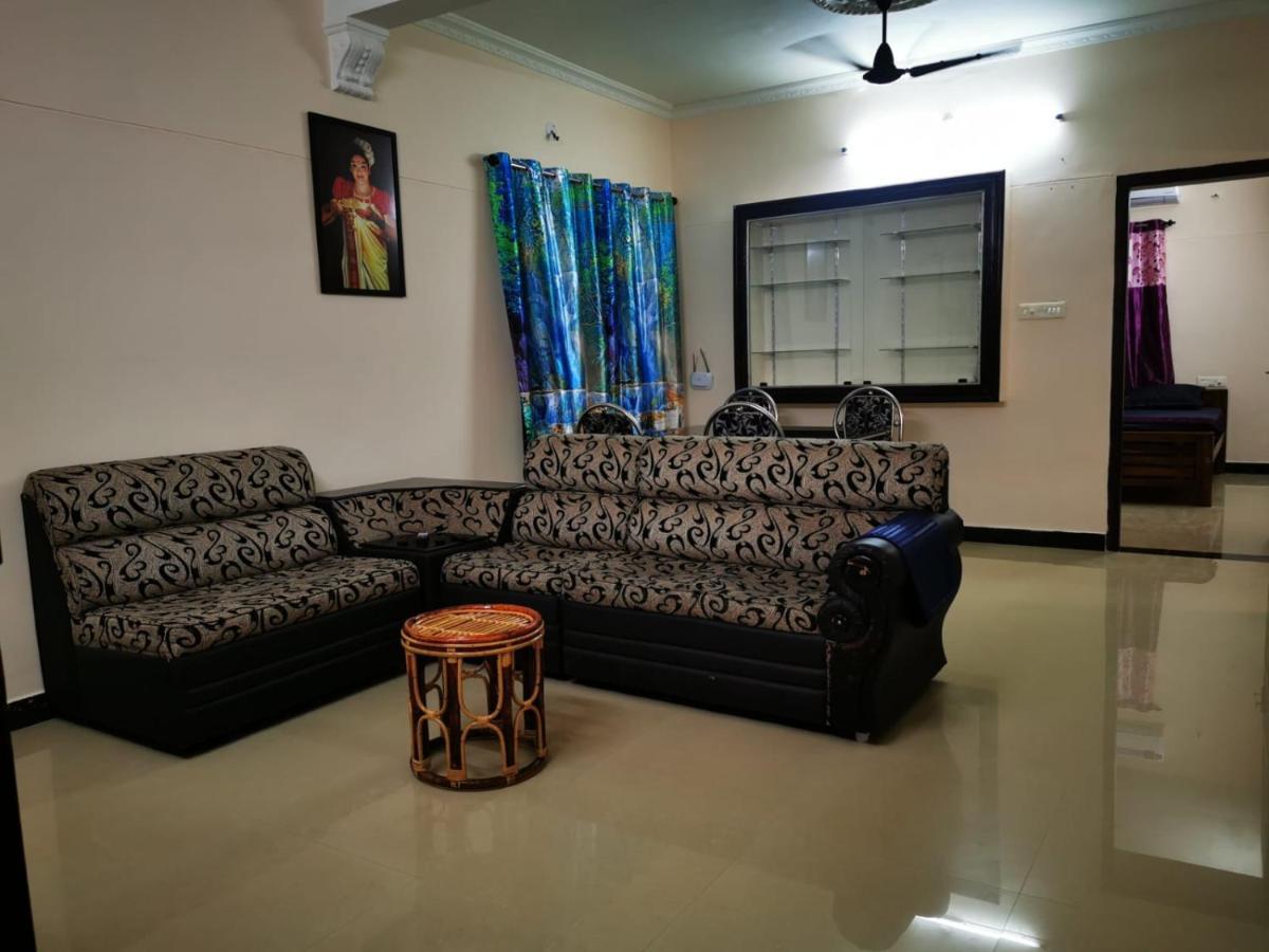 J2 Home Stay - Luxury Homes With Caravan Services Тривандрум Экстерьер фото