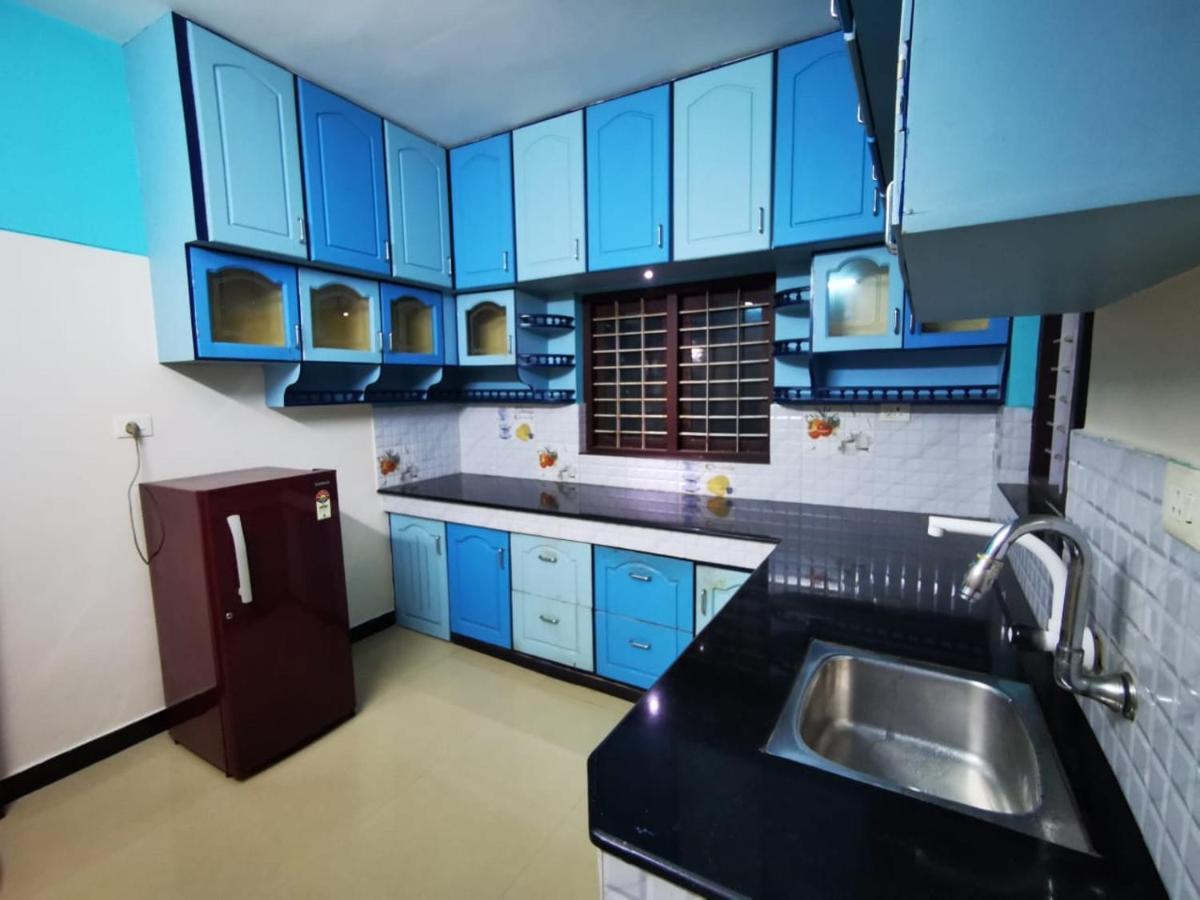 J2 Home Stay - Luxury Homes With Caravan Services Тривандрум Экстерьер фото