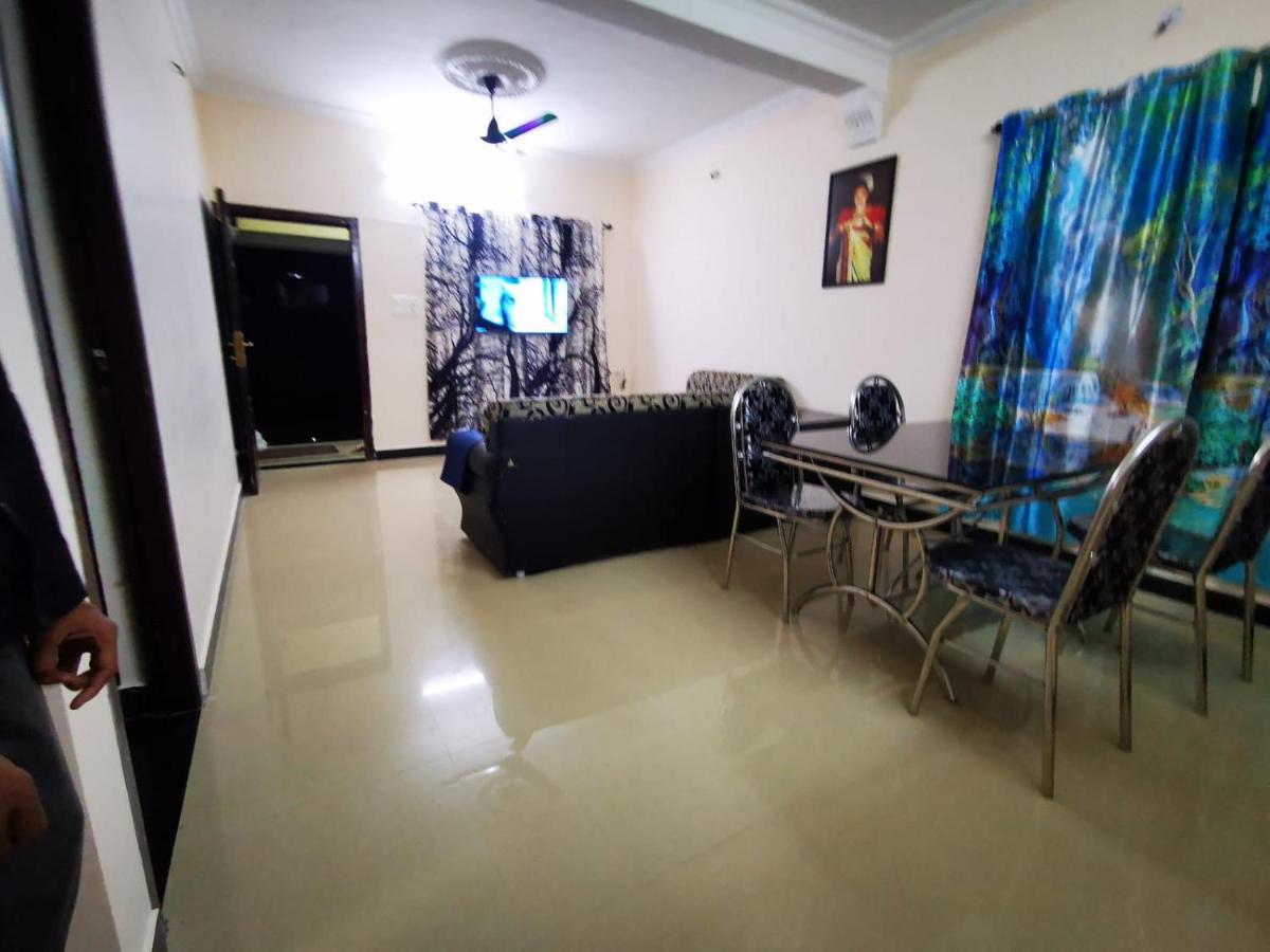J2 Home Stay - Luxury Homes With Caravan Services Тривандрум Экстерьер фото
