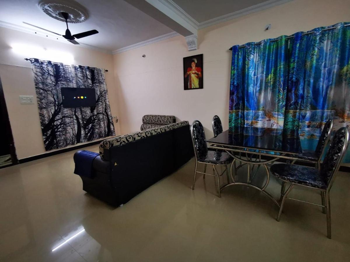 J2 Home Stay - Luxury Homes With Caravan Services Тривандрум Экстерьер фото