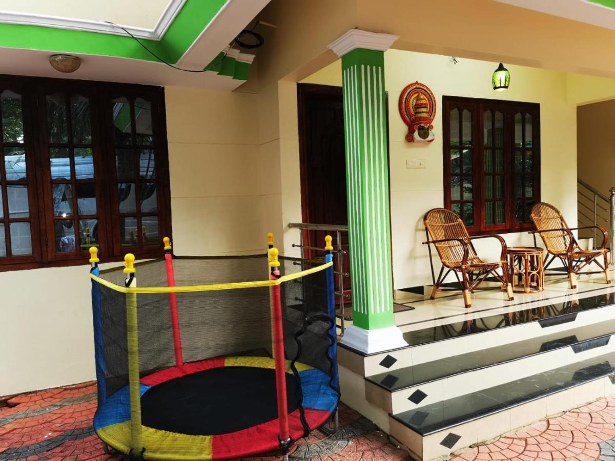 J2 Home Stay - Luxury Homes With Caravan Services Тривандрум Экстерьер фото